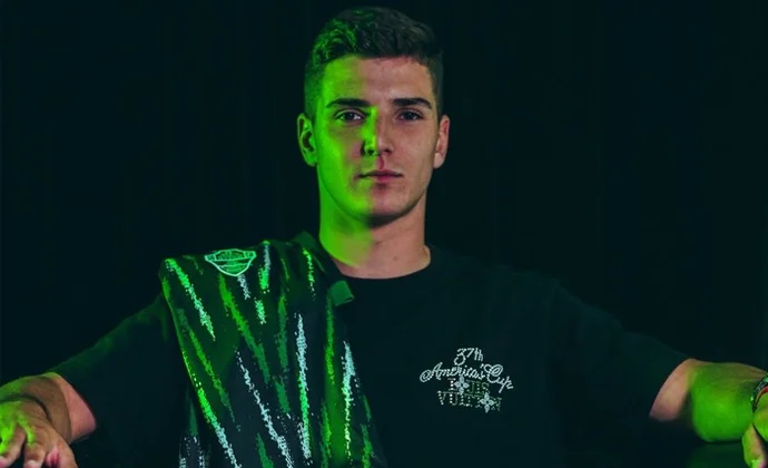 Martim Neto enseña su carta de presentación con una asistencia decisiva