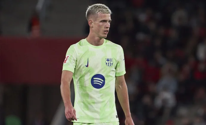 Dani Olmo podría quedarse sin ficha el 1 de septiembre si el Barcelona no llega a la regla 1:1, según MD