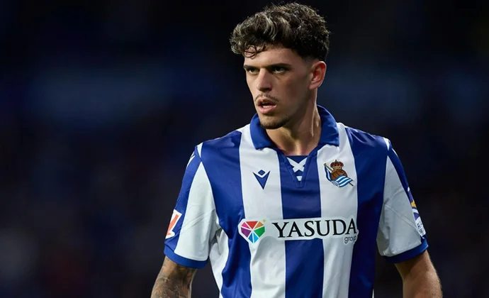 El Betis llega a un acuerdo por Javi López, pendiente de la salida de Ricardo Rodríguez