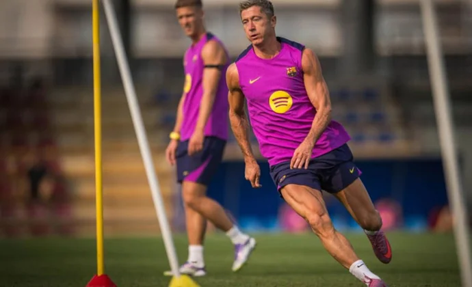 Lewandowski se incorpora parcialmente al grupo y De Jong se ausenta por paternidad