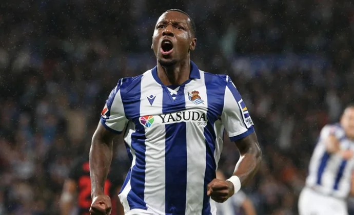 El Real Oviedo inicia negociaciones por Sheraldo Becker