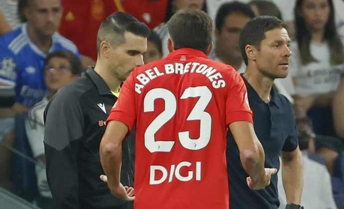 El CA Osasuna recurre la tarjeta roja de Abel Bretones