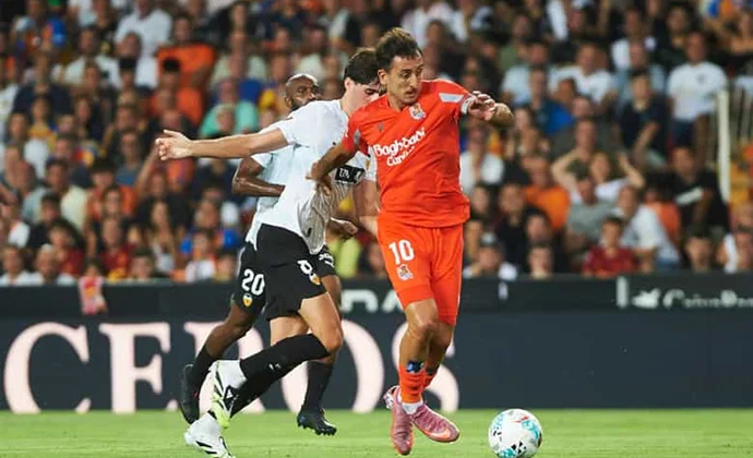 Oyarzabal de enganche, un plan B con brotes verdes pero inofensivo