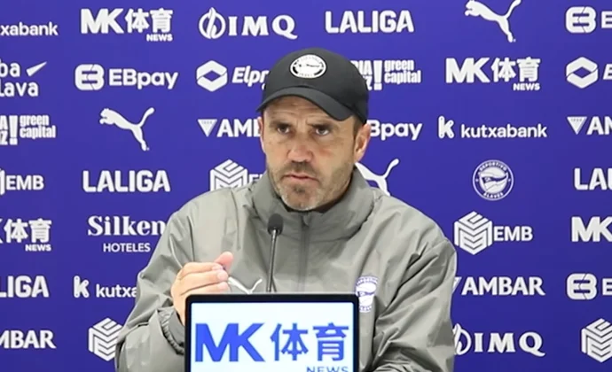 Coudet habla de Novoa, Ibáñez, Moussa, Parada, Boyé, Pacheco, el Betis y el mercado