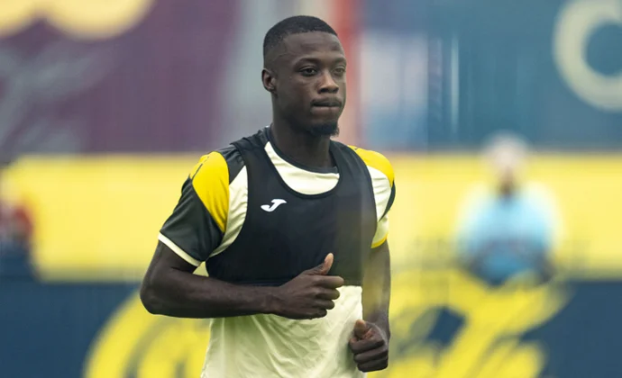 Nicolás Pépé sigue con molestias y se ve obligado a hacer solo bicicleta