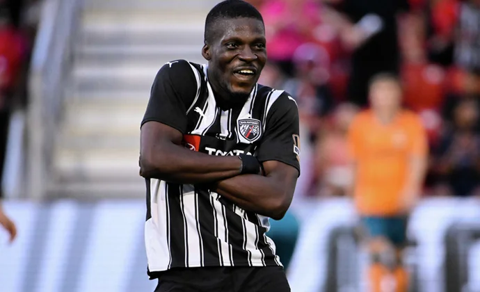 El Villarreal cierra los últimos flecos del fichaje de Tani Oluwaseyi