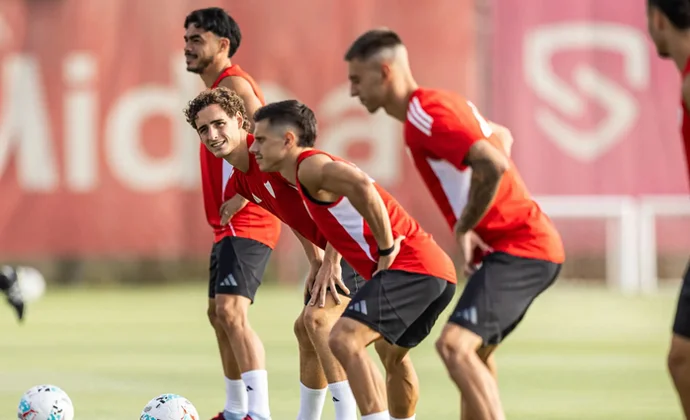 El Sevilla completa la penúltima sesión sin los cuatro lesionados