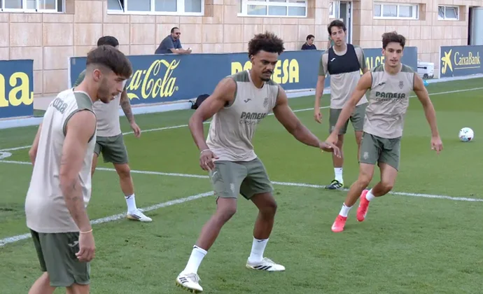 Veiga completa su primera sesión con el equipo y Marcelino sigue pendiente de Pépé