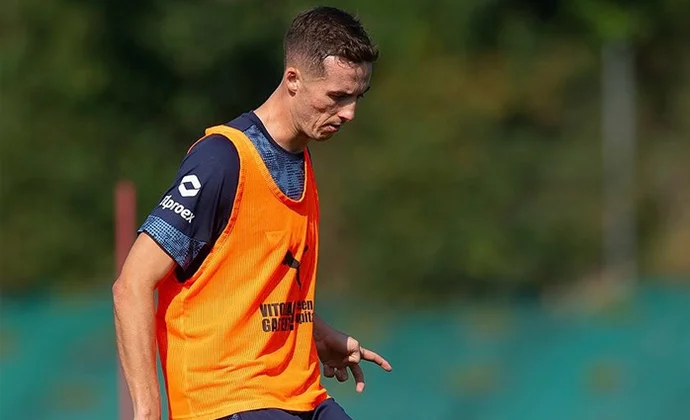 Pacheco sorprende incorporándose al grupo con el alta médica