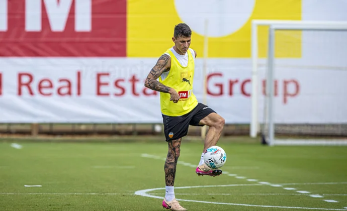 Raba entrena con normalidad y Alberto Marí sigue al margen en el Valencia