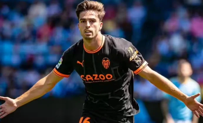 El Valencia cierra la cesión de Alberto Marí al Mirandés