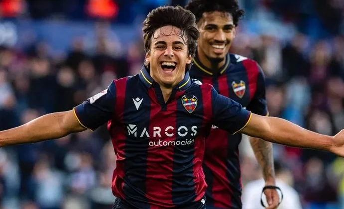 El Levante se remite a la cláusula ante el interés del Benfica por Carlos Álvarez