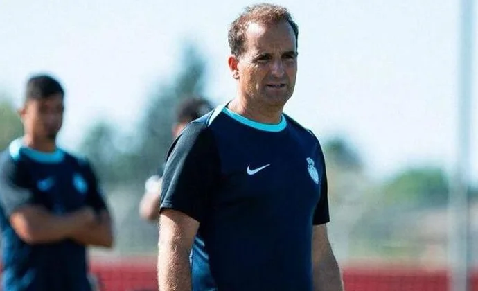 Arrasate ensaya con Kumbulla en dos sistemas distintos