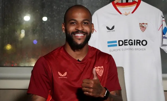 El Sevilla pide a Marcao que se baje el sueldo para poder inscribir a algún compañero