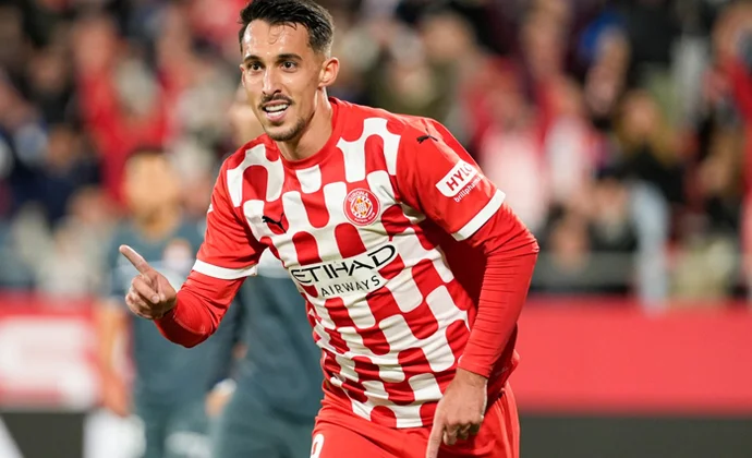 El Girona busca desesperadamente una salida para Miovski