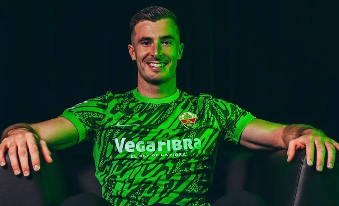 Barcelona y Elche hacen oficial la cesión de Iñaki Peña