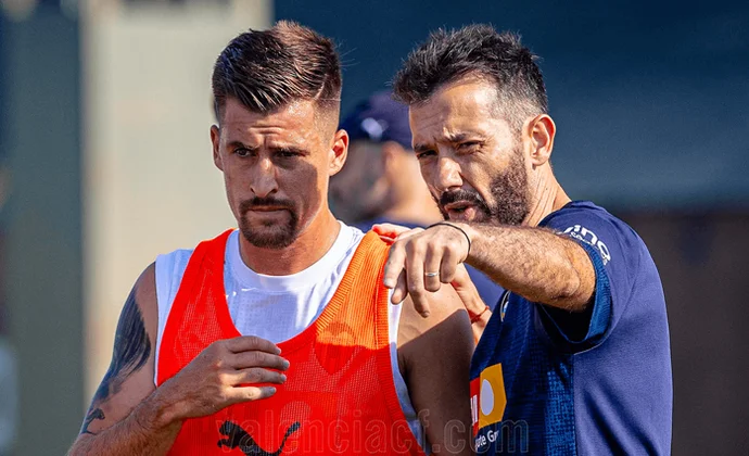 Corberán ensaya con Diakhaby y Santamaría en el once