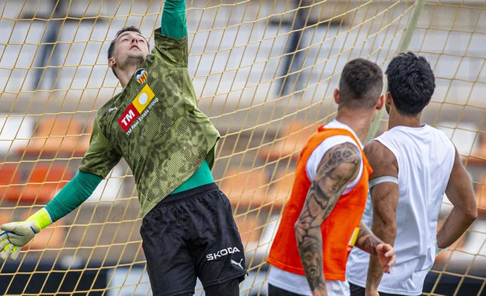 Gayà, Canós y Alberto Marí, bajas en la vuelta al trabajo en Paterna