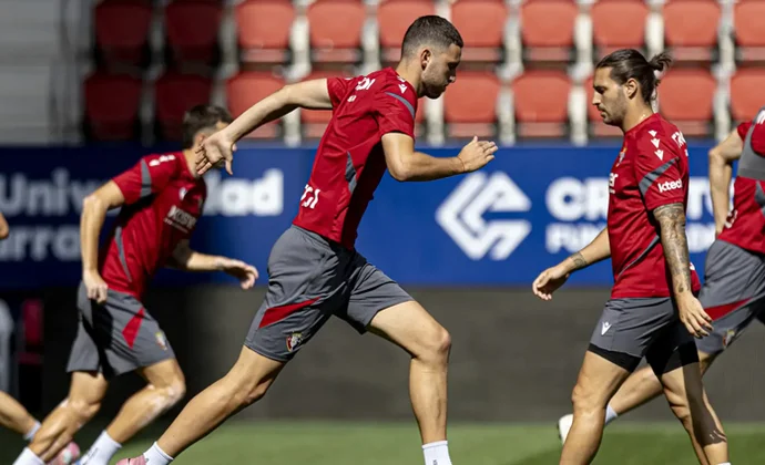 Osasuna se ejercita con toda la plantilla disponible