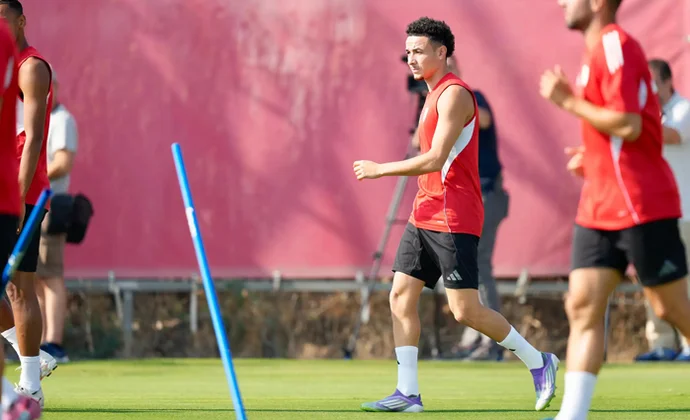 Vargas vuelve al grupo en la sesión del Sevilla marcada por siete ausencias