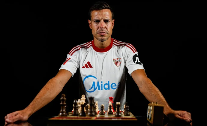 César Azpilicueta es oficialmente nuevo jugador del Sevilla