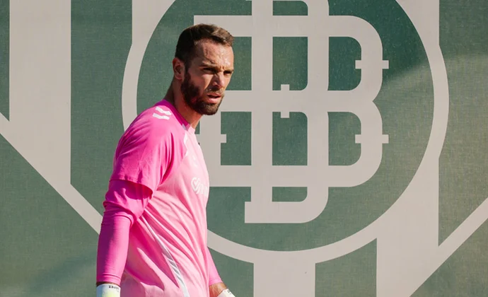 Pau López sigue al margen y Bellerín gestiona las cargas