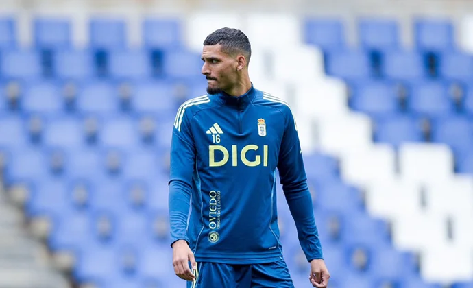 Carmo se cae del once y de la lista por un proceso vírico y le sustituye Calvo