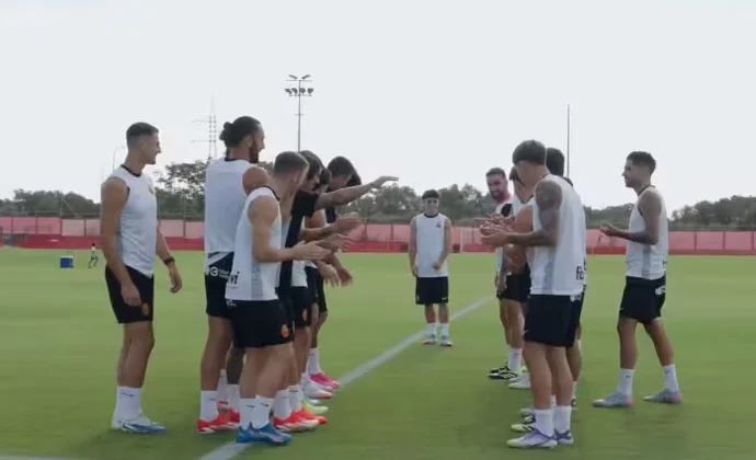 Jan Virgili debuta en los entrenamientos del Mallorca