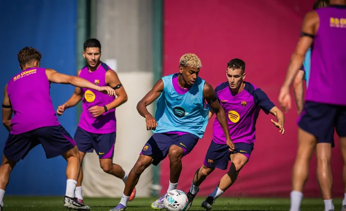 El Barcelona terminó de preparar el partido de Vallecas sin los dos lesionados, Romeu ni Fort