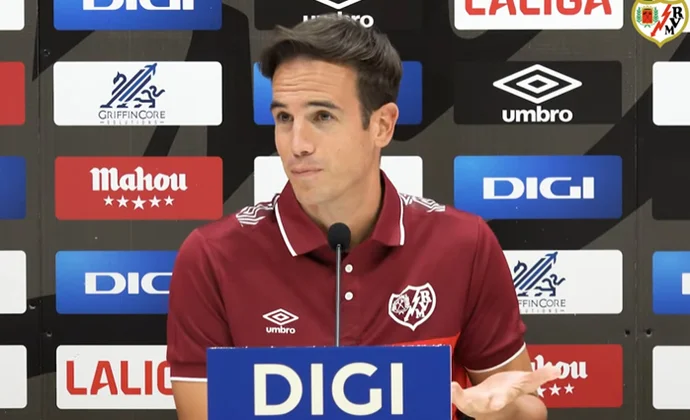 Íñigo Pérez habla de Álvaro García, De Frutos, Yamal, Pelayo, el mercado, el Barcelona, la Conference y el césped de Vallecas