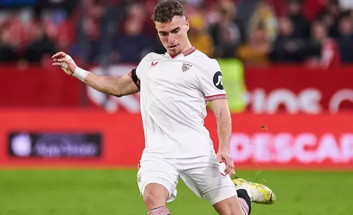 Acuerdo entre Elche y Sevilla por la cesión de Adrià Pedrosa