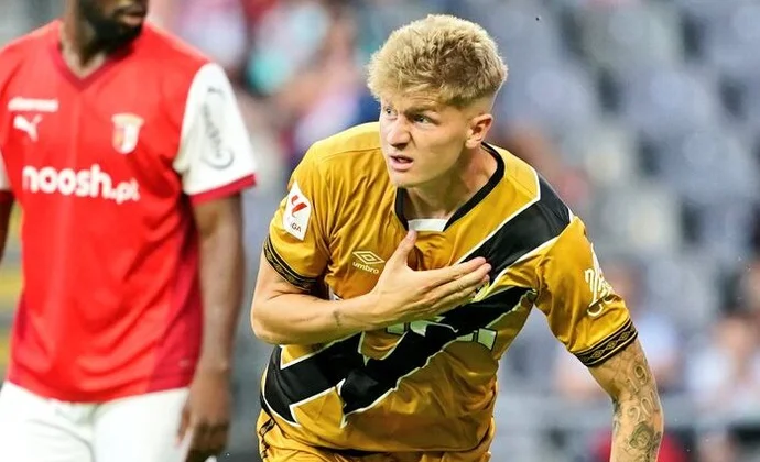 El Rayo declara cedible a Pelayo y la Hypermotion se lanza a por él