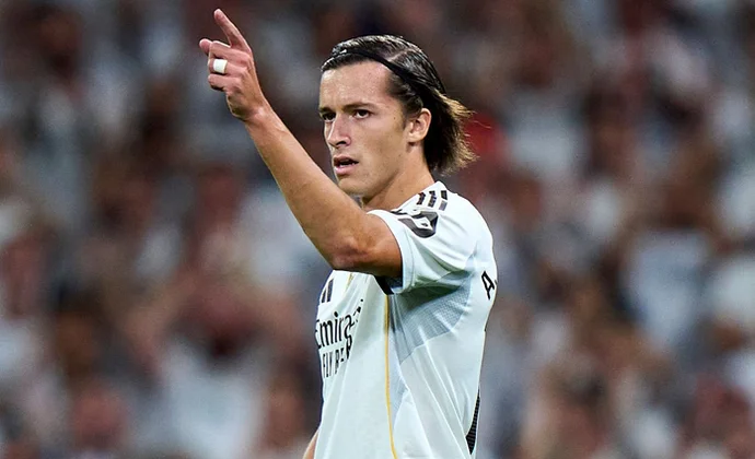 Carreras se afianza en el once de Xabi Alonso y deja sin minutos a Fran García