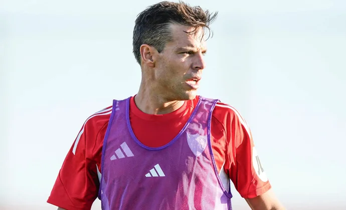 Azpilicueta, novedad en la vuelta al trabajo del Sevilla