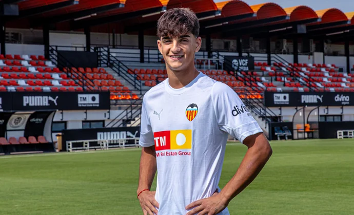 Levante y Valencia Mestalla hacen oficial la cesión de Víctor Fernández