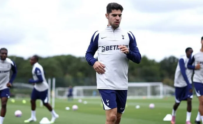 Manor Solomon recibió el alta médica tras tres meses de baja y necesitará un tiempo