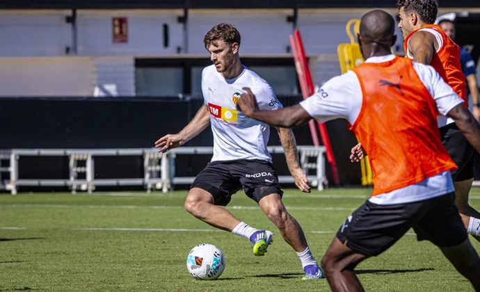 Beltrán se estrena, Almeida sigue al margen y Tàrrega gestiona las cargas con el Valencia