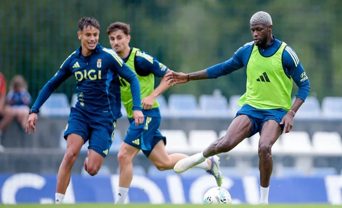 El Real Oviedo vuelve al trabajo con ocho bajas entre lesionados e internacionales