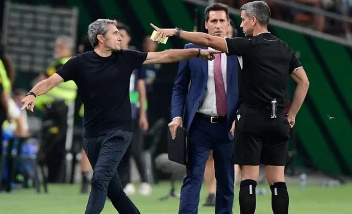 El Athletic - Real Betis deja varios partidos de sanción para Ernesto Valverde y Álex Padilla