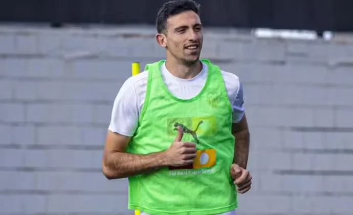 César Tárrega vuelve a los entrenamientos y refuerza al Valencia