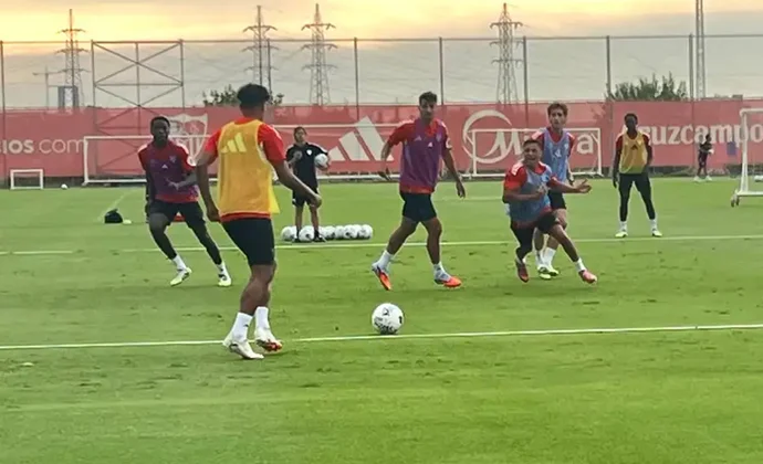 Sesión dominical del Sevilla con el alta médica de Djibril Söw