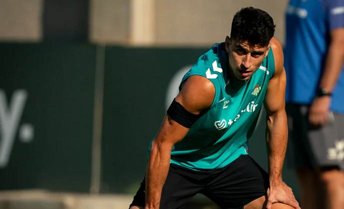 El Betis retoma los entrenamientos pendientes de Cucho y Pau López