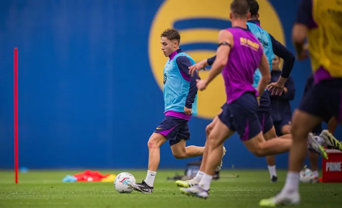 Flick recupera a los internacionales españoles y Lewandowski este martes