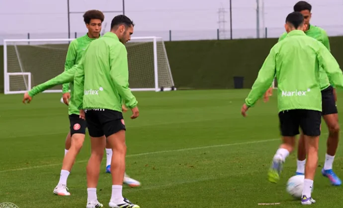 Abel Ruiz y Van de Beek siguen integrados con el grupo en la primera sesión de la semana