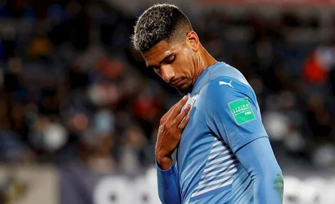 Ronald Araujo parte con desventaja para completar la defensa del domingo