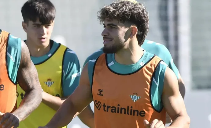 Pau López se incorpora al grupo, Abde parcialmente. Bartra, Llorente y Ricardo, al margen