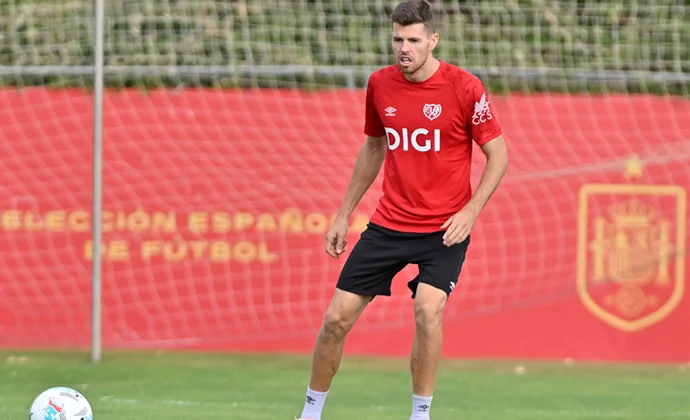 El Rayo se ejercita en Las Rozas todavía sin cuatro internacionales