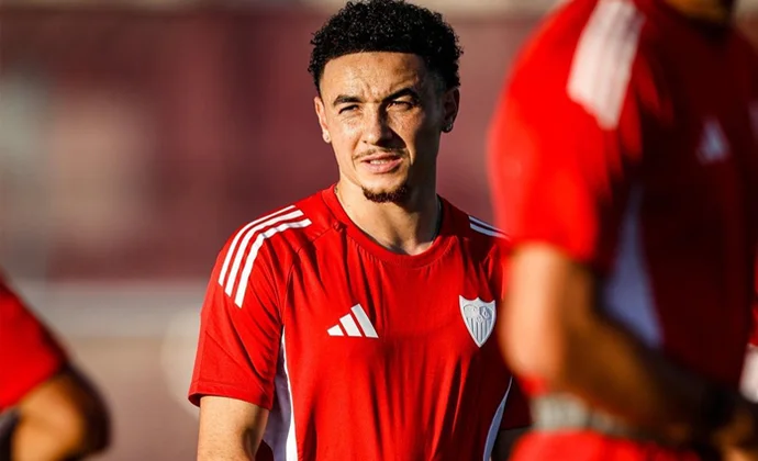 Sesión vespertina del Sevilla con la vuelta de cuatro de los cinco internacionales