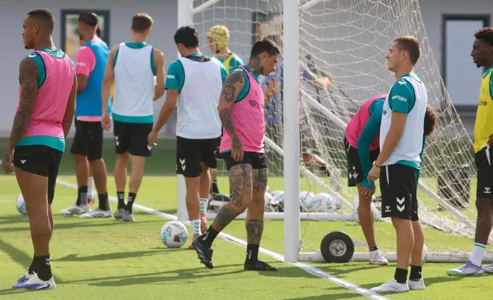 Bartra sigue al margen mientras regresan casi todos los internacionales