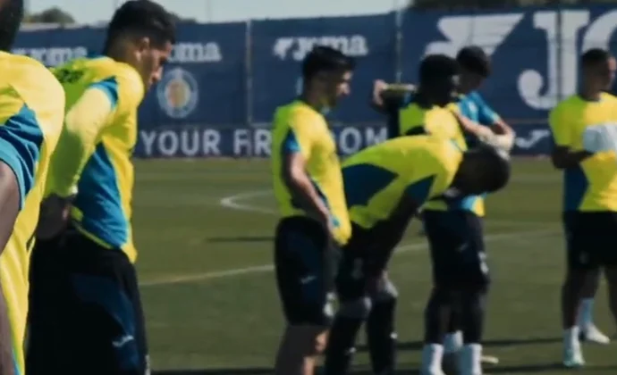 Nyom sigue entrenando con el Getafe, sin contrato ni ficha, esperando la decisión del club